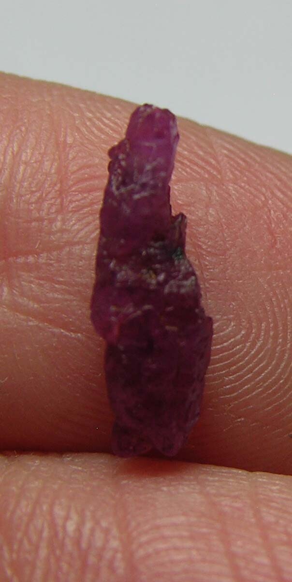 1.65ct Vietnam 100% Natural Red Ruby Dogtooth Crystal Specimen 0.30g 12mm