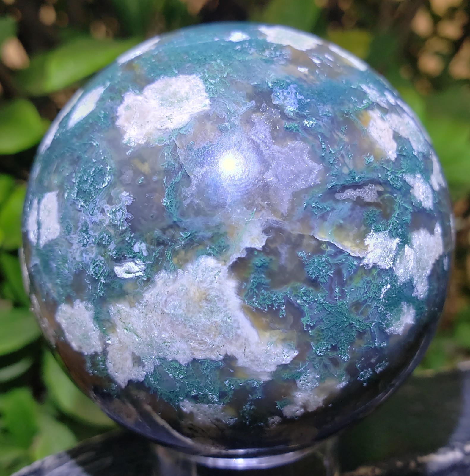 2.5″ Moss Agate Quartz Crystal Mineral Sphere Ball Orb UV to PINK, 362g