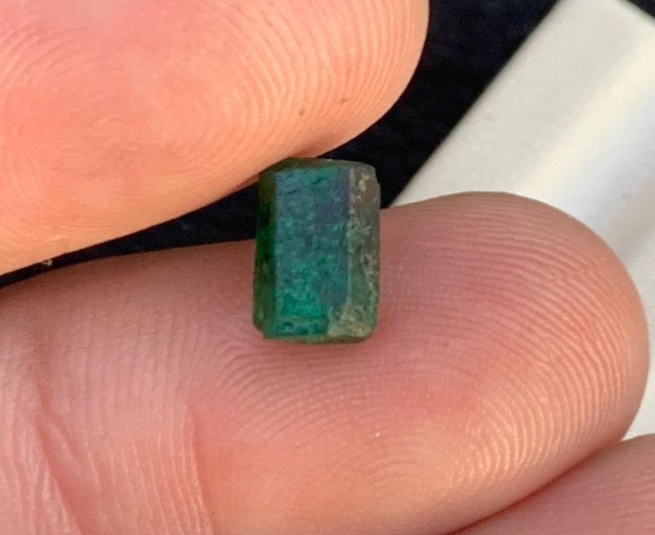 1.90 ct 8*4.5mm top quality natural terminated emerald crystal rough from swat