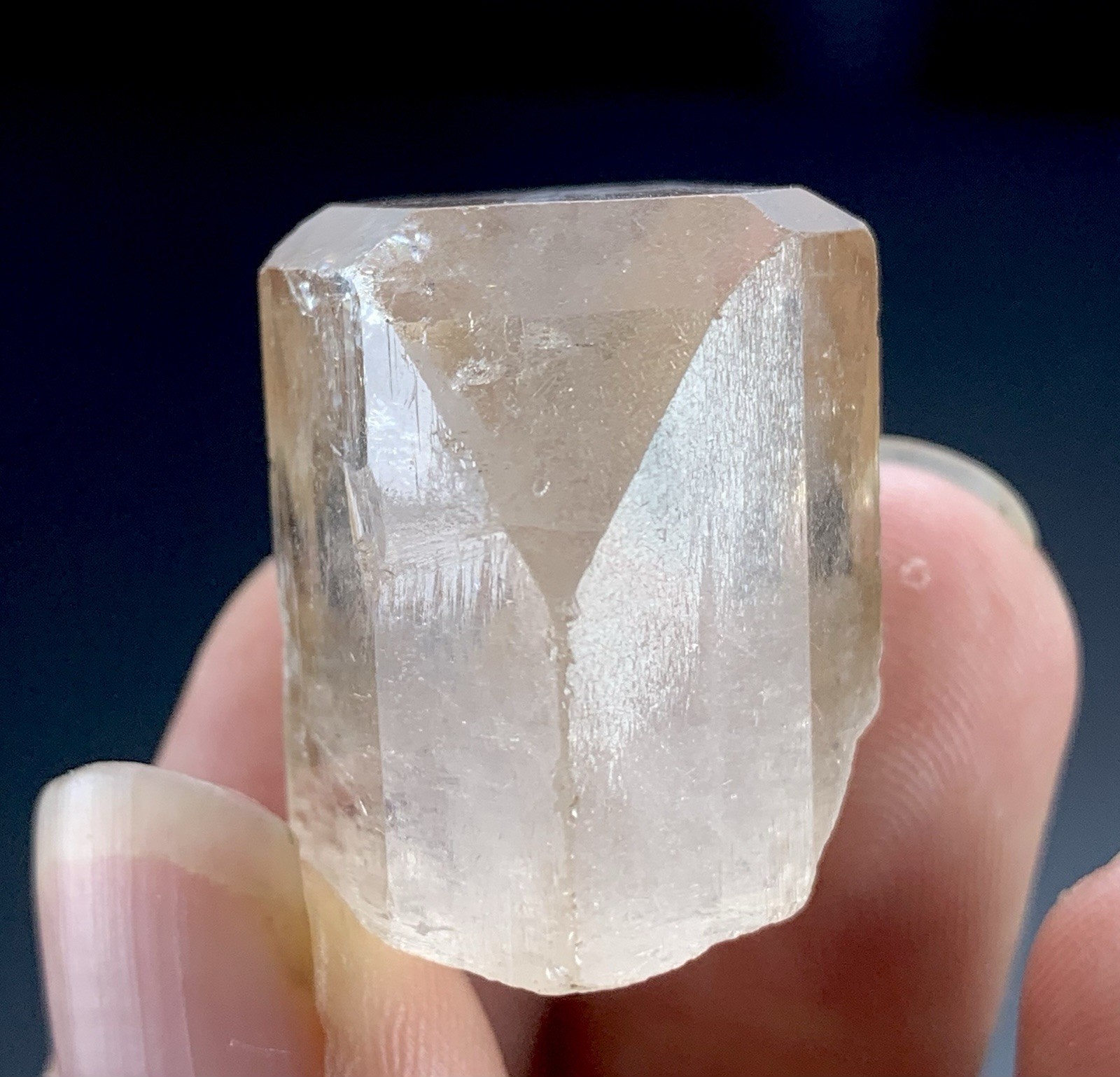 138 Cts Genuine Natural Topaz Crystal from Pakistan Rare Quality 24x17x18 mm.