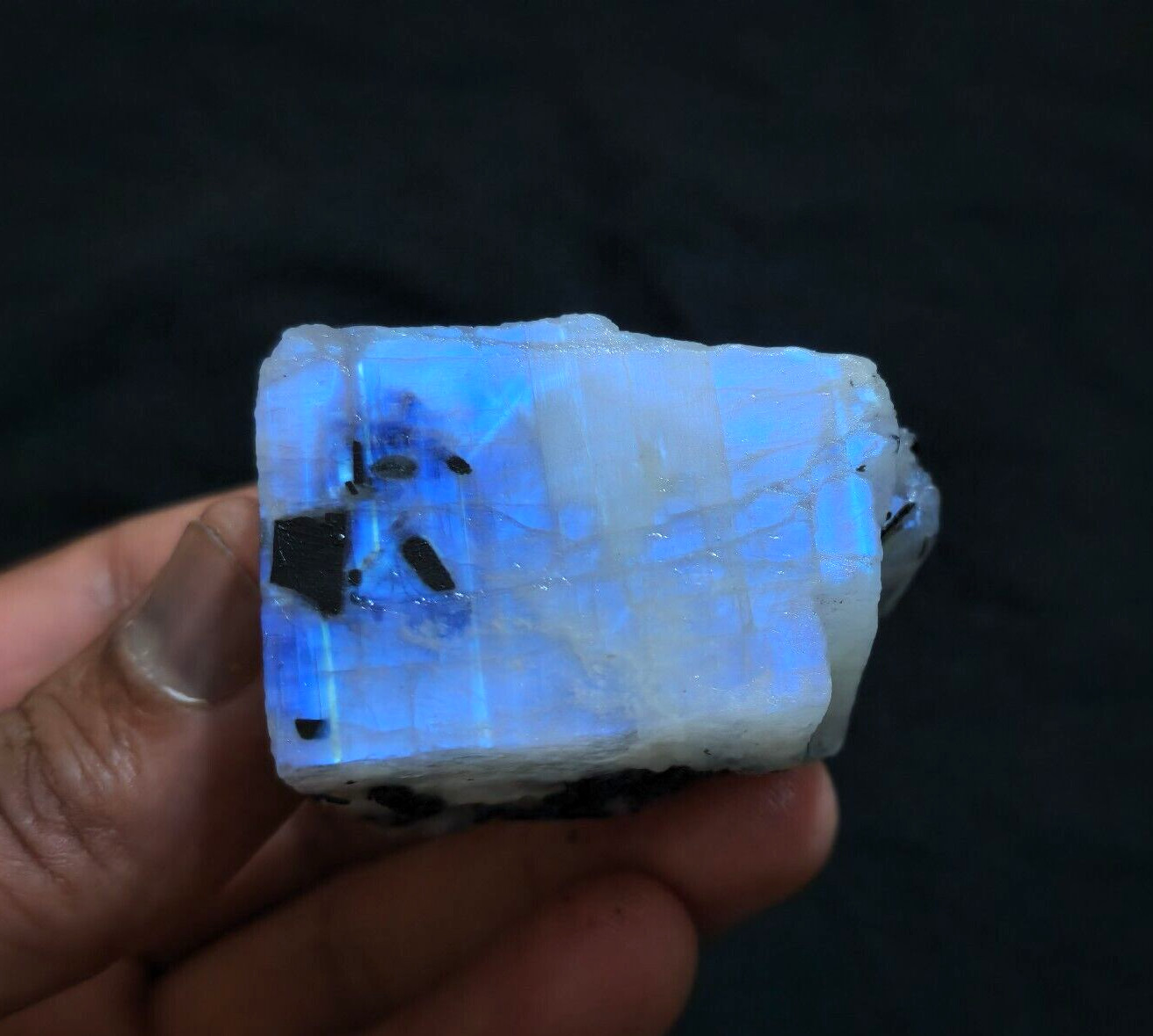 Attractive Rainbow Moonstone Raw 502 Crt Moonstone Rough Gemstone For Jewelry