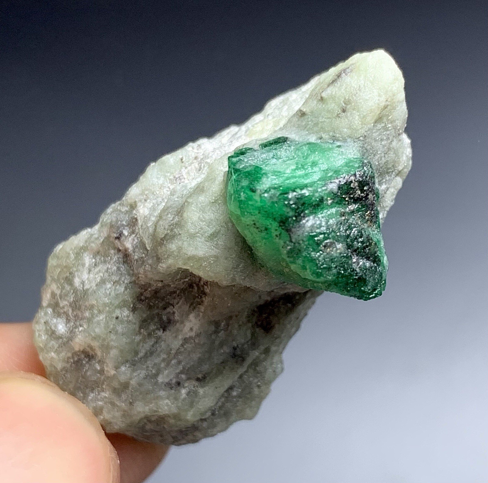 46 Carats Natural Emerald Crystal Specimen From Pakistan.