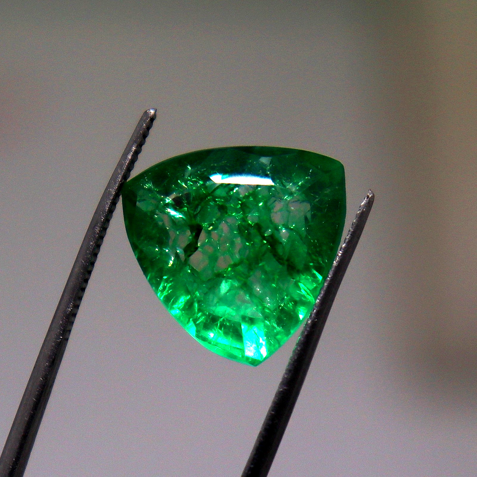 9.50 Ct Green Emerald Certified Natural Colombian Trillion Cut Loose Gemstone