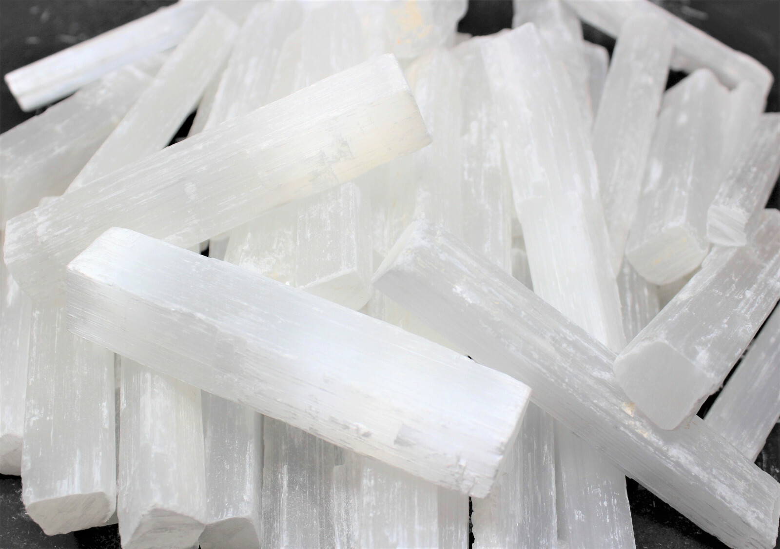 2 lb Bulk Selenite Pieces 2.5-5″ Mixed Sizes: Natural Raw Crystal Bulk Lot