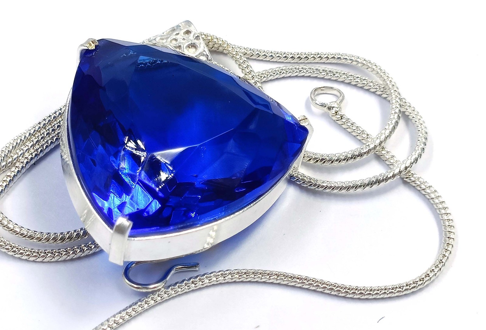 100 Ct Natural Blue Sapphire Pendant Trillion Shape 925 Silver IGL Gemstone 6MHX