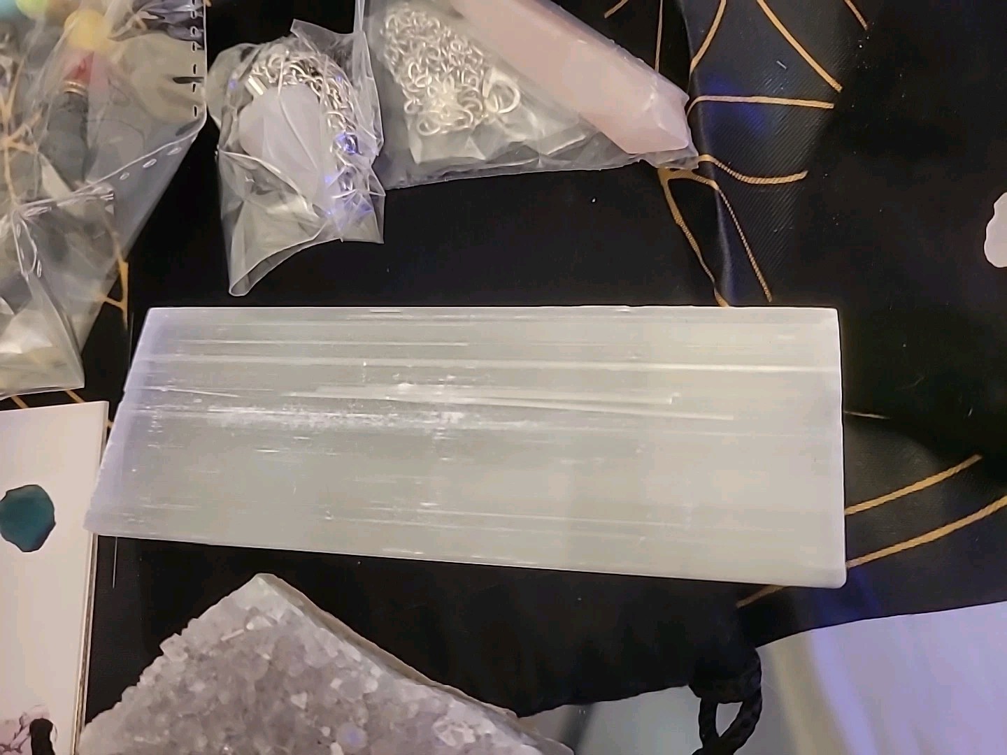 100s Gems, Crystals, Stones, Rocks, From All Over The World In Gift Box