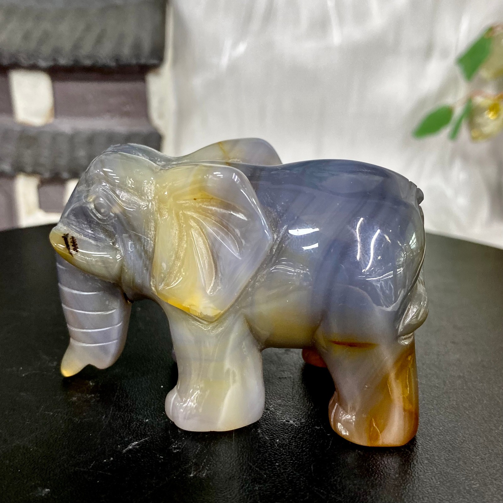 205G Natural agate carved crystal elephant realistic crystal therapy