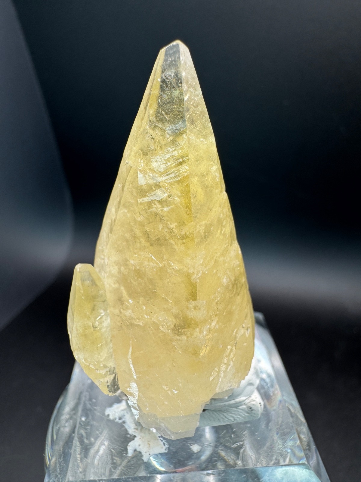 6830 Golden Yellow Calcite Crystal with Minor Chalcopyrite Sweetwater Mine MO