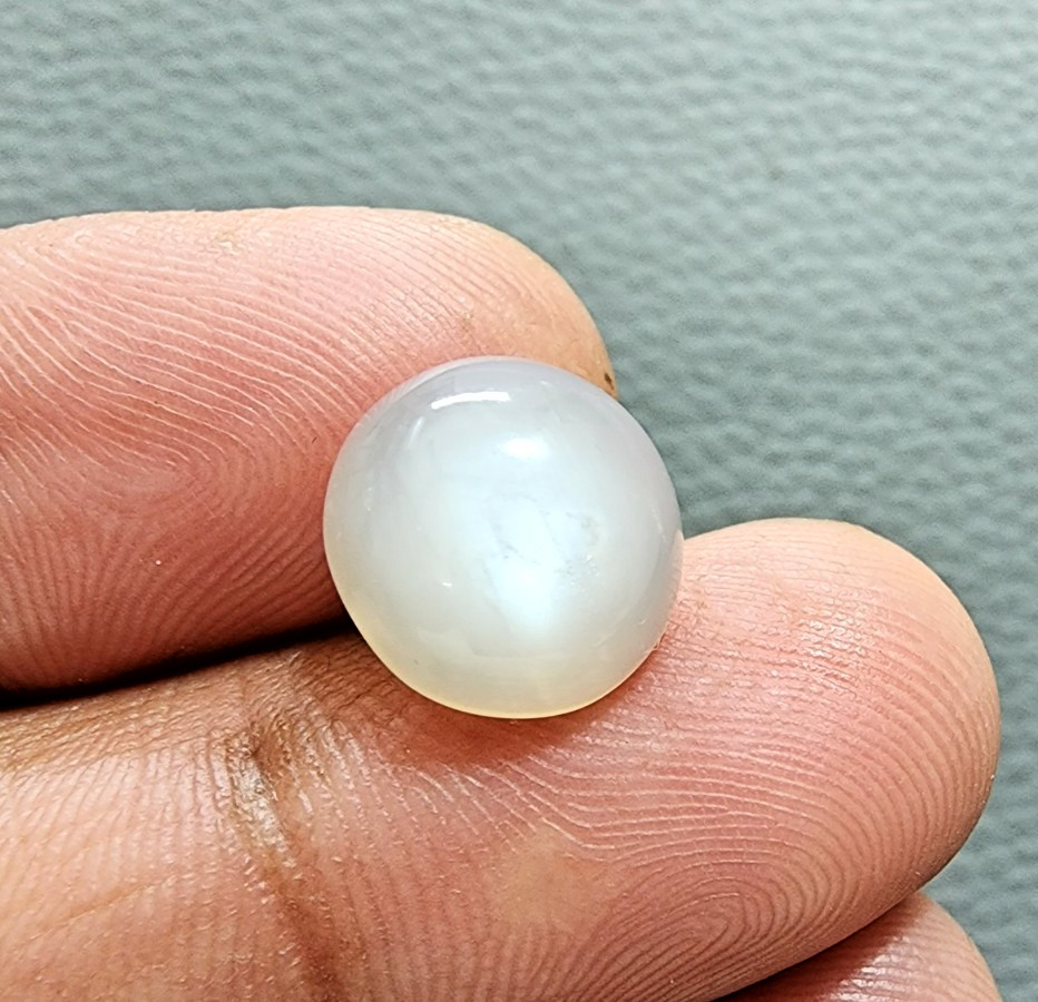 5.85Ct White Moonstone Cabochon Oval Shape Eye-Clean Loose Gemstone For Ring