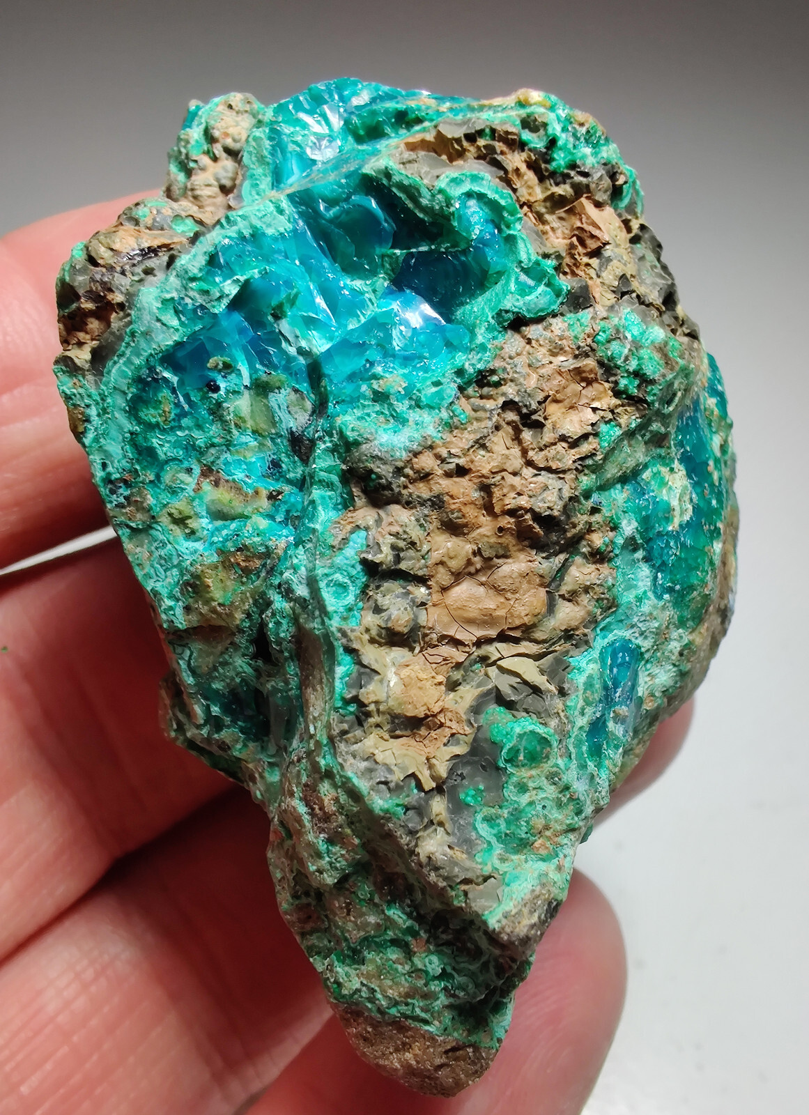 Chrysocolla, Opal specimen with great colors. Peru. 69 grams.