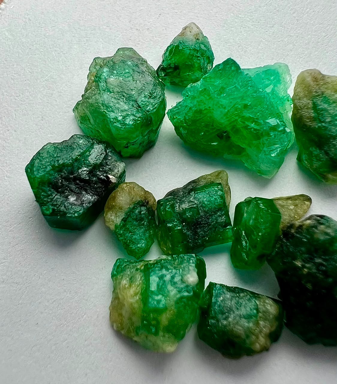 24 CT, lLott!! Natural Top Green Emerald Crystals 11 Peices From Swat Pakistan