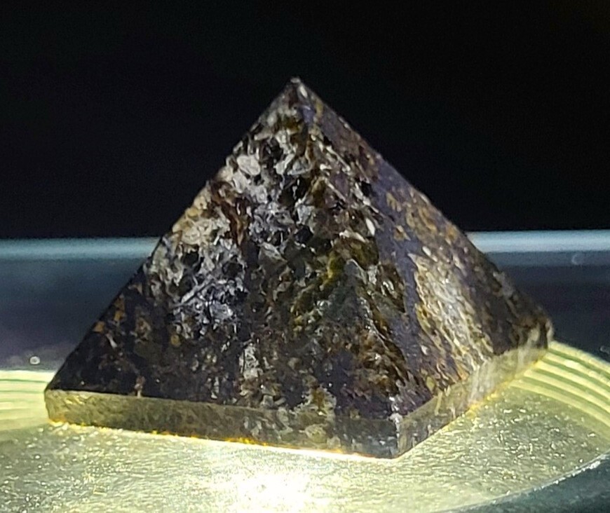 23mm Black Nuumite Nuummite Pyramid Sorcerers Stone Crystal Mineral India (1PC)