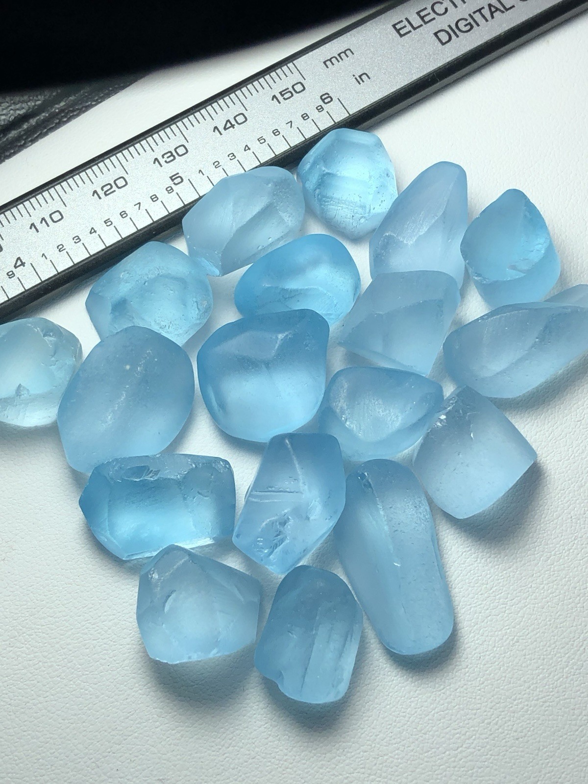 101 Grams/18 Piece / Facet Rough Grade Swiss Blue Topaz From Brazil.Loupe Clean