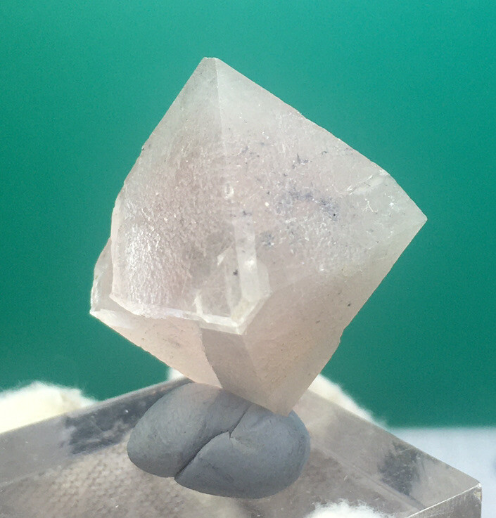 10g Octahedron Fluorite Specimen Mined In Inner Mongolia China