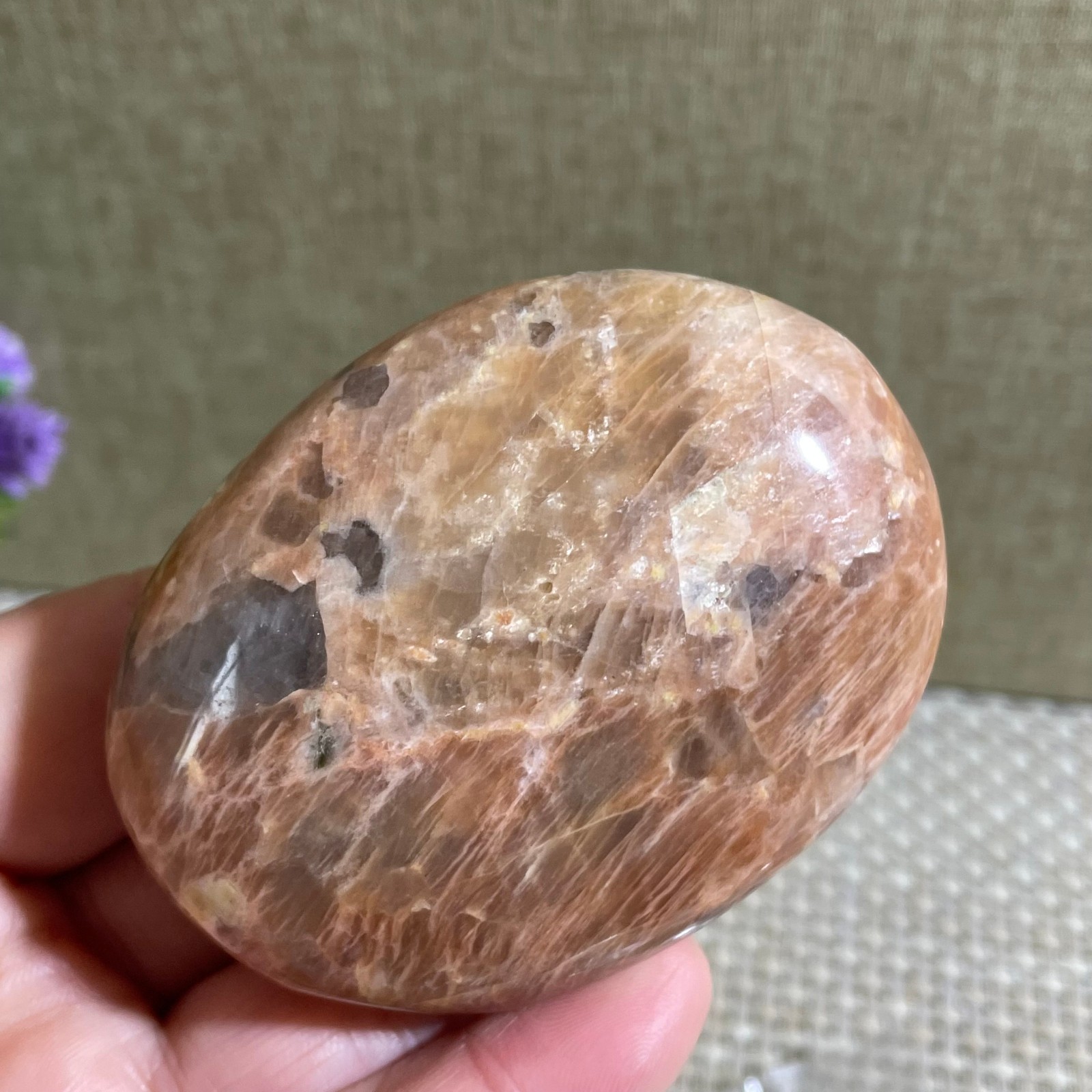 135g Amazing PEACH MOONSTONE Polished Sphere Palm Stone – Madagascar