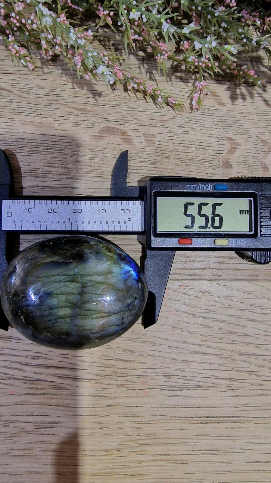 Labradorite Crystal Palmstone Multicoloured Flash 99g