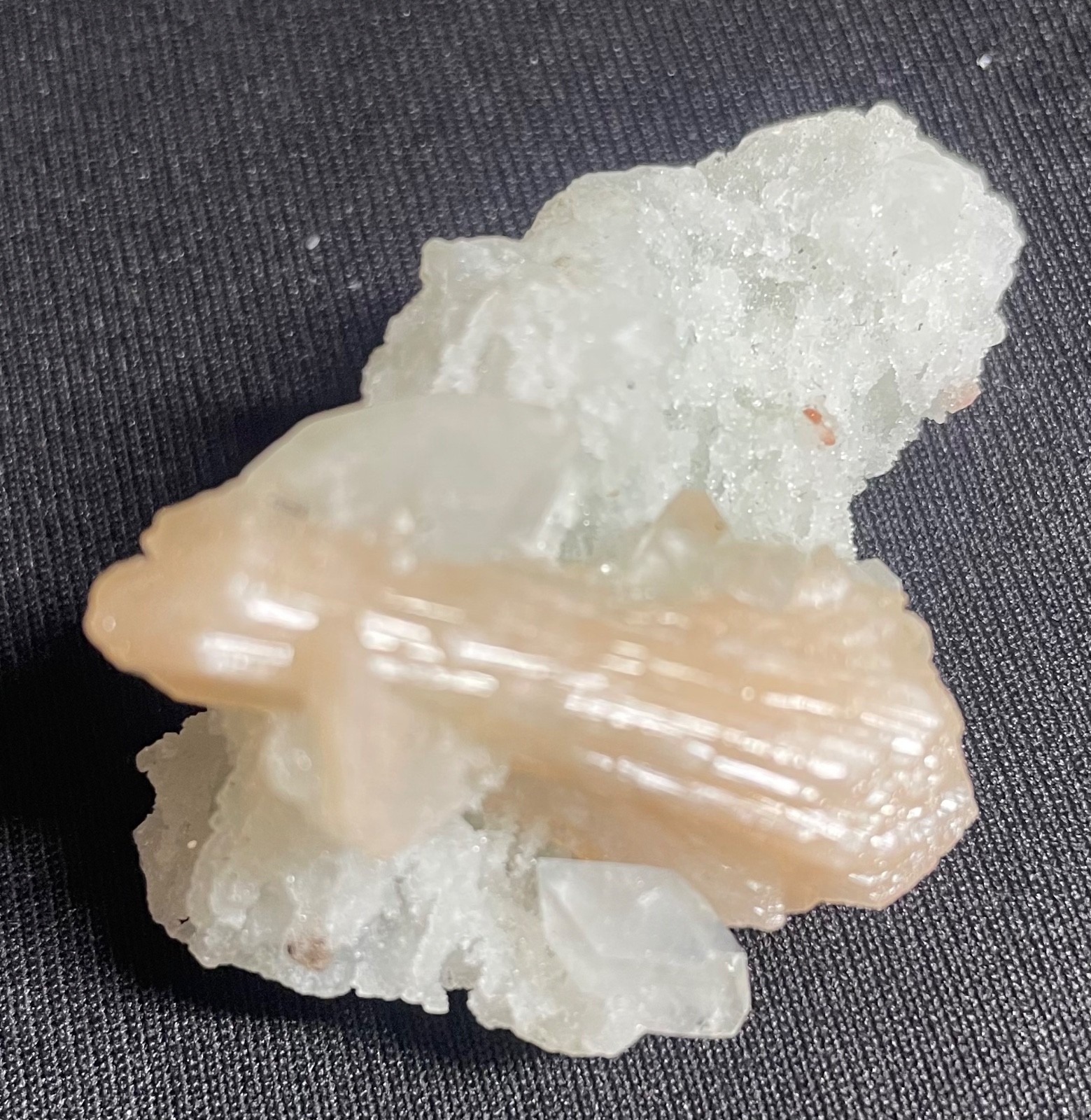 Natural stilbite crystal in quartz mineral specimens 34 gr