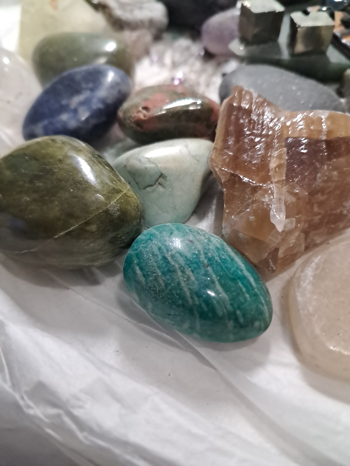 Mixed Lot of Assorted Crystals/ Rough & Tumbled Stones 2.7 lbs