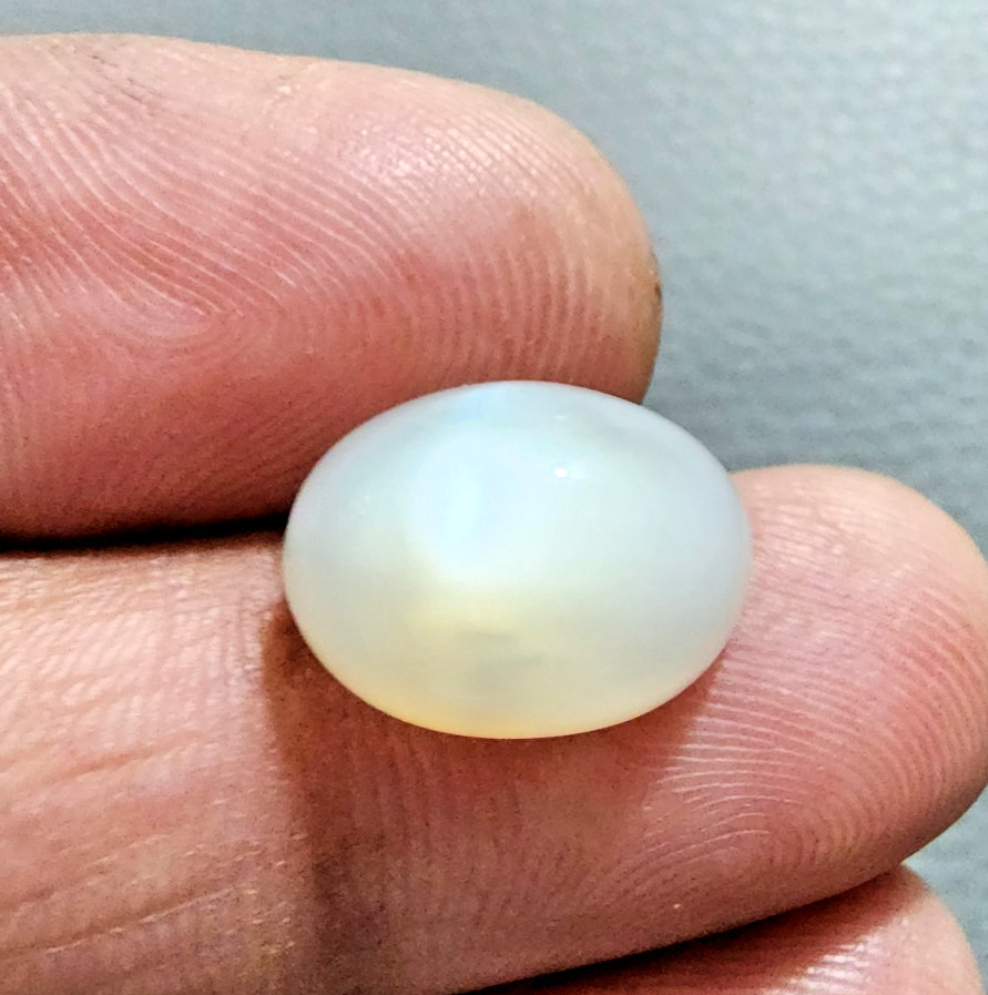 White Moonstone Cabochon Oval Shape 10.50Ct Eye-Clean Loose Gemstone For Ring