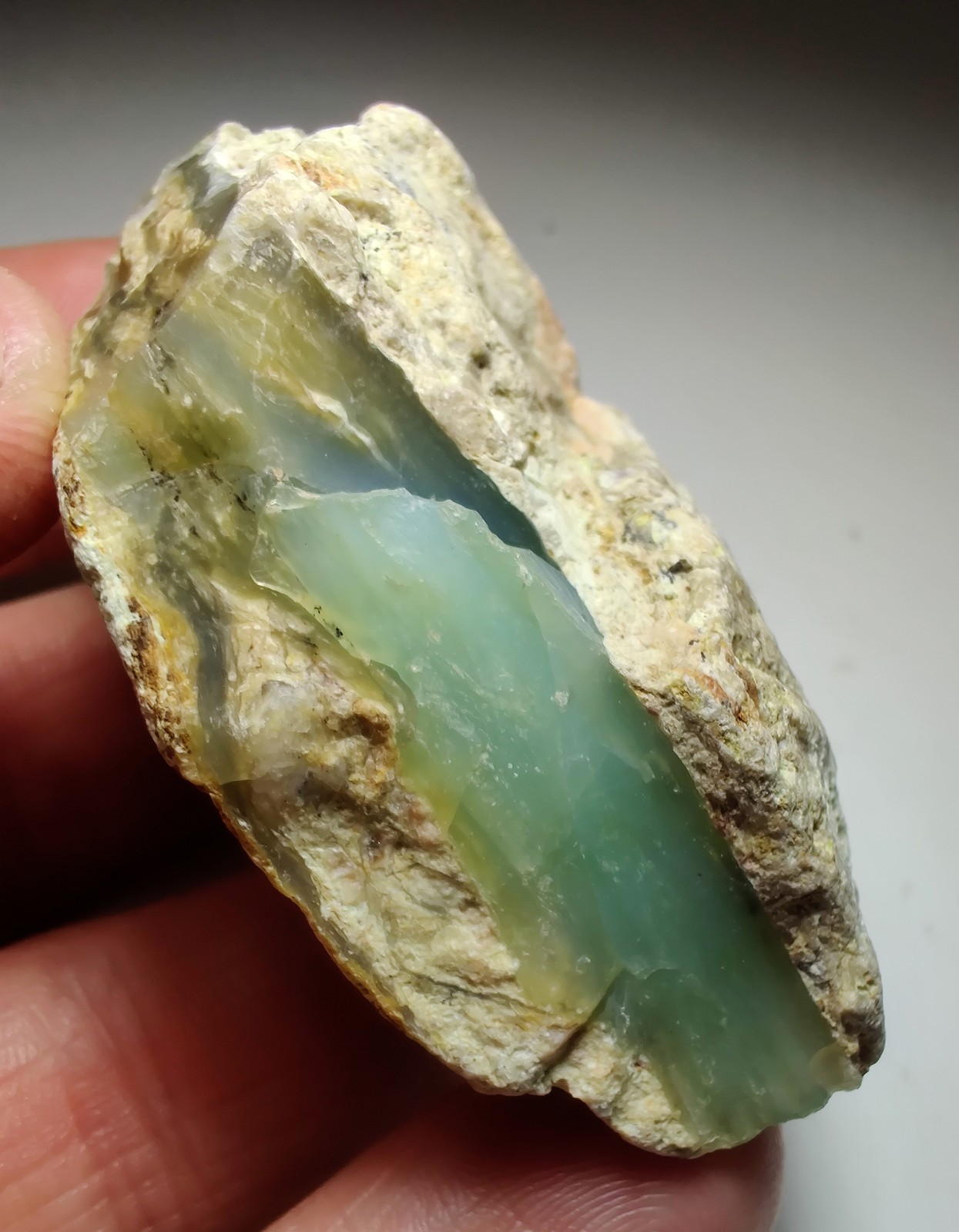 Green and blue Opal specimen, fluorescent. Southern Peru. 76 grams.