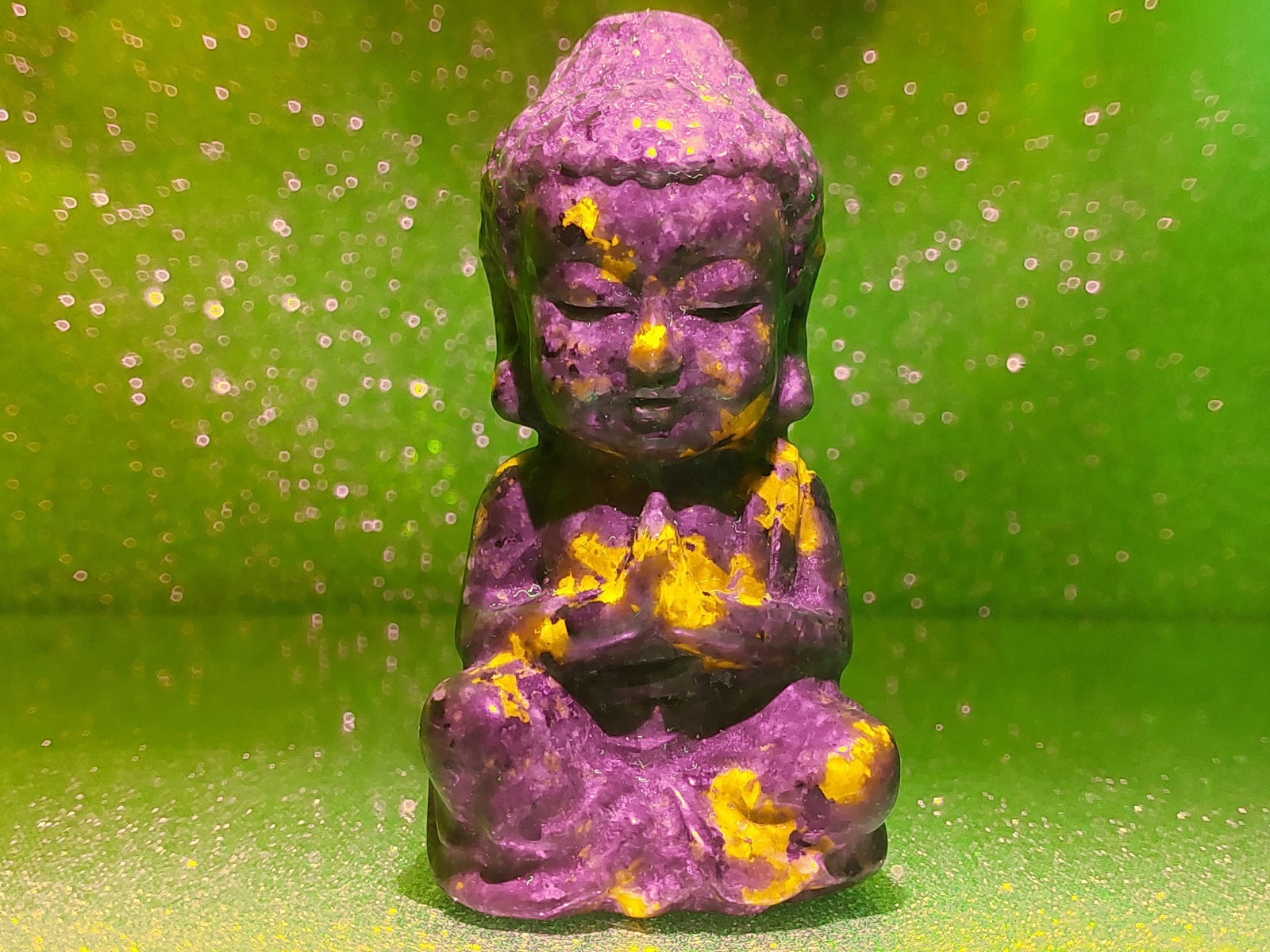 Yooperlite Buddha Carving 134.7g 8cm UV Reactive – Glows Orange Under Light