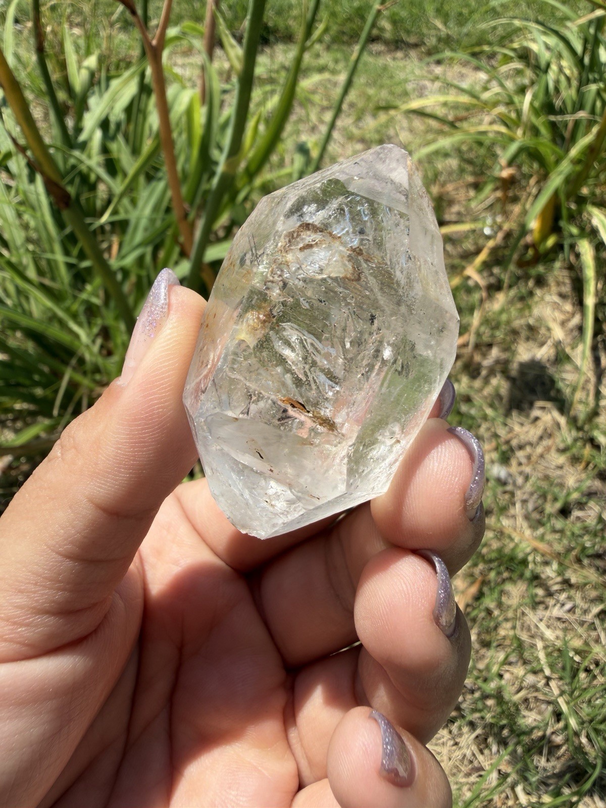 Natural Enhydro Quartz w/ Moving Bubble &/or Carbon/Black Inclusions,A488