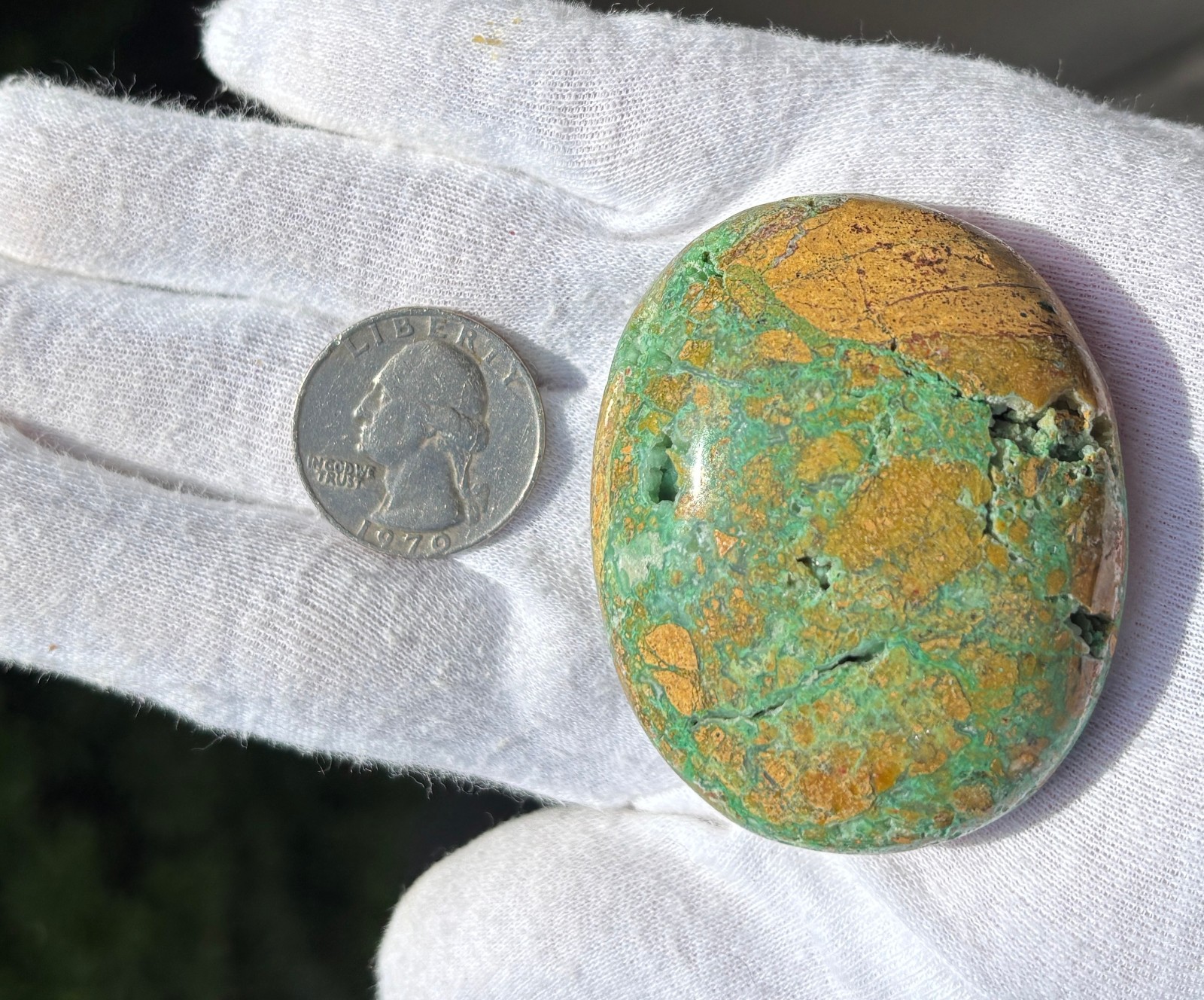 USA SALE 96g GREEN SMITHSONITE TEXTURED PALM STONE PALMSTONE