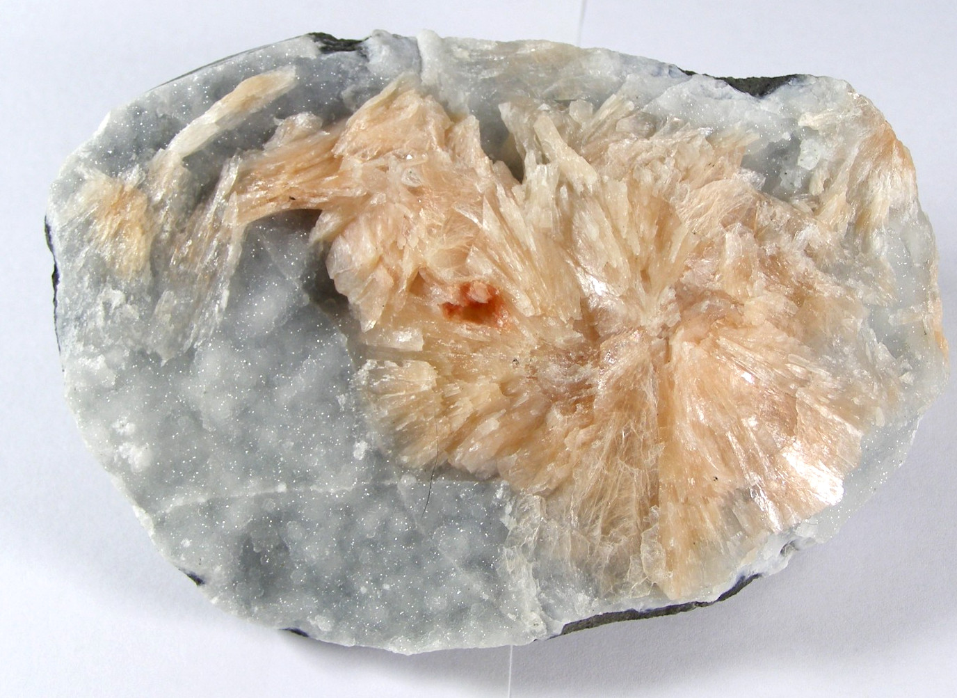 GORGEOUS STILBITE “FLOWER” CLUSTER ON APOPHYLLITE 10.5 x 7.3 x 4.5 cms 418 gms