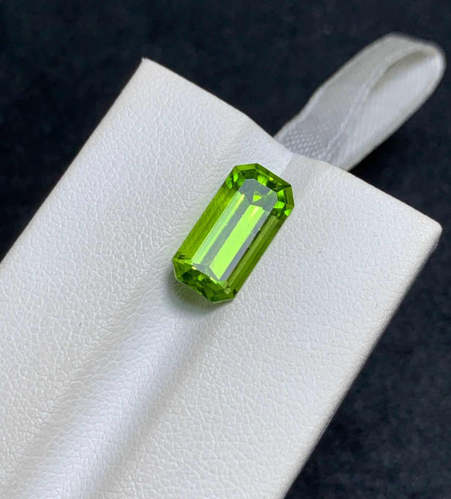 4.65 Cts Natural Faceted Peridot(eye clean) Gemstone from Pakistan.