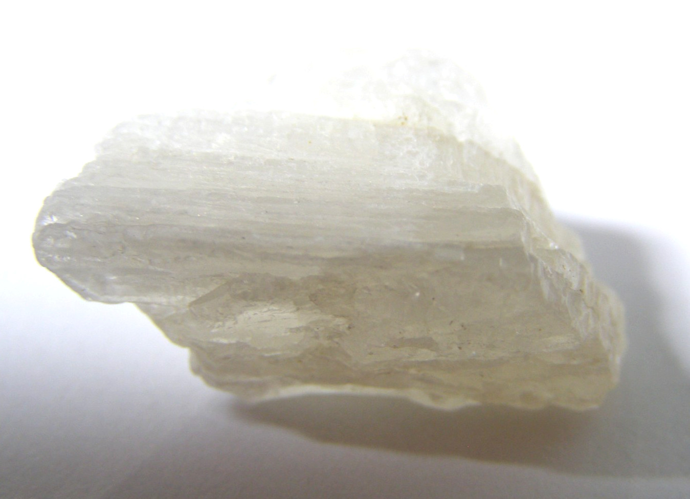 LOVELY SMALL NATURAL PIECE of WHITE PETALITE 2.7 x 1.5 x 1.0 cms 5.27 gms #3