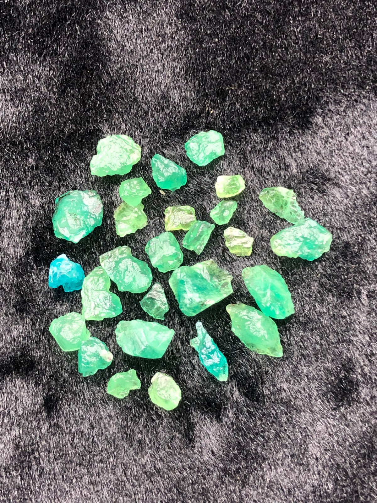 32.35 Ct Natural Color Change Hyun Rough Gemstone Lot UV Reactive Crystal
