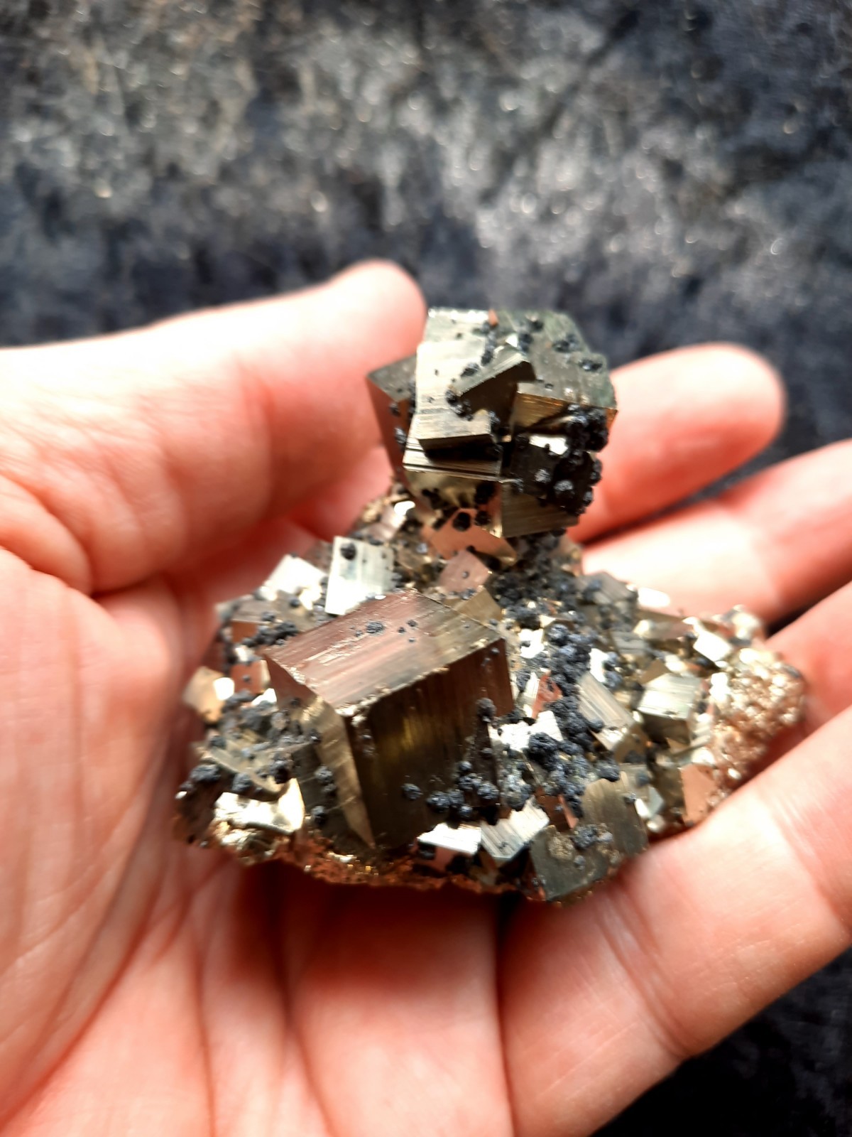 100% Natural High Quality PYRITE Crystal CUBE Cluster with SPHALERITE Peru 235gr