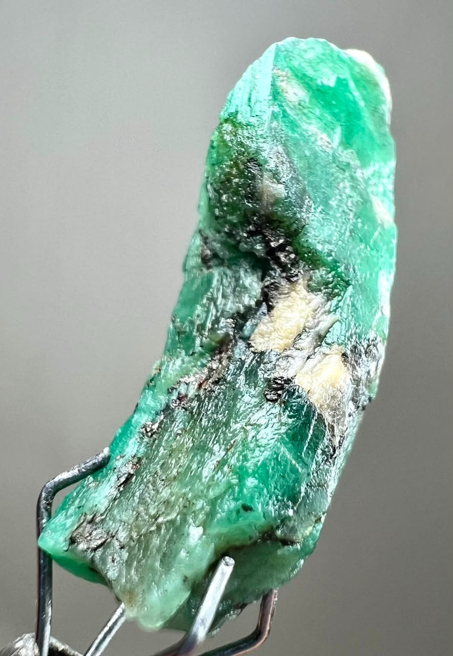 10CT, Natural Top Green Emerald Long Crystal From Panjshir Afghanistan