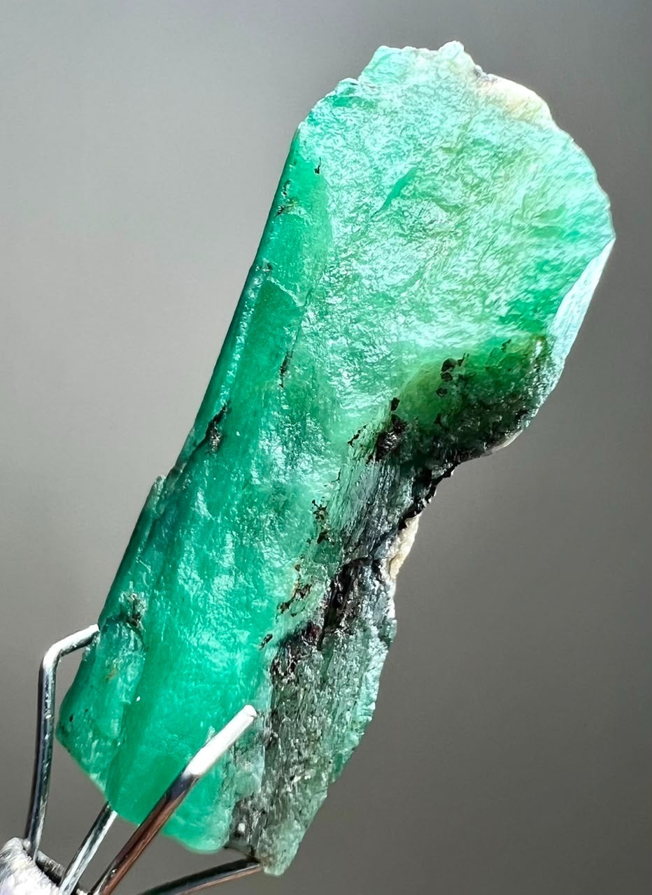 10CT, Natural Top Green Emerald Long Crystal From Panjshir Afghanistan