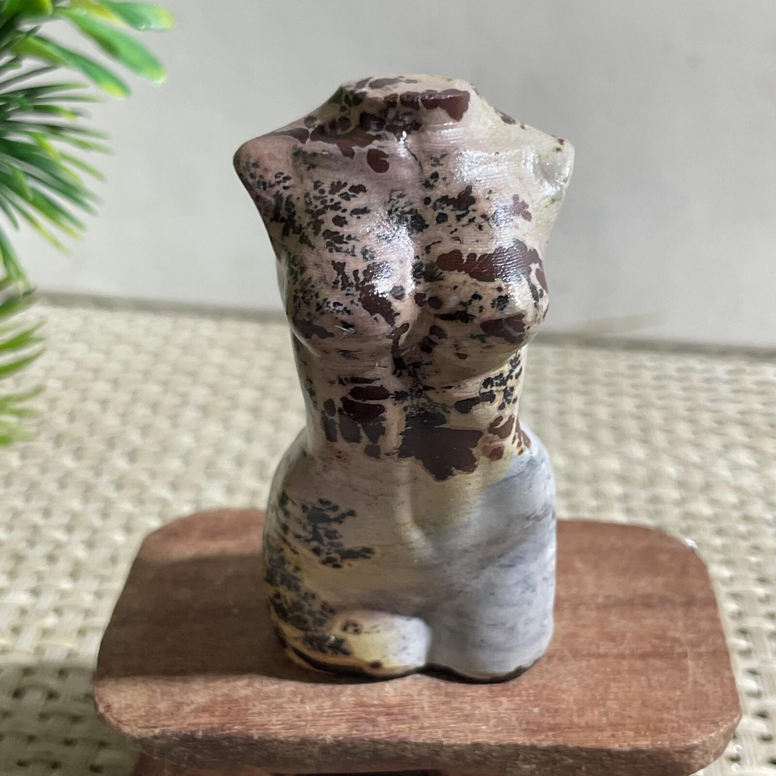 Rare 54G Natural Traditional Chinese PaintingHand Carving Female Model