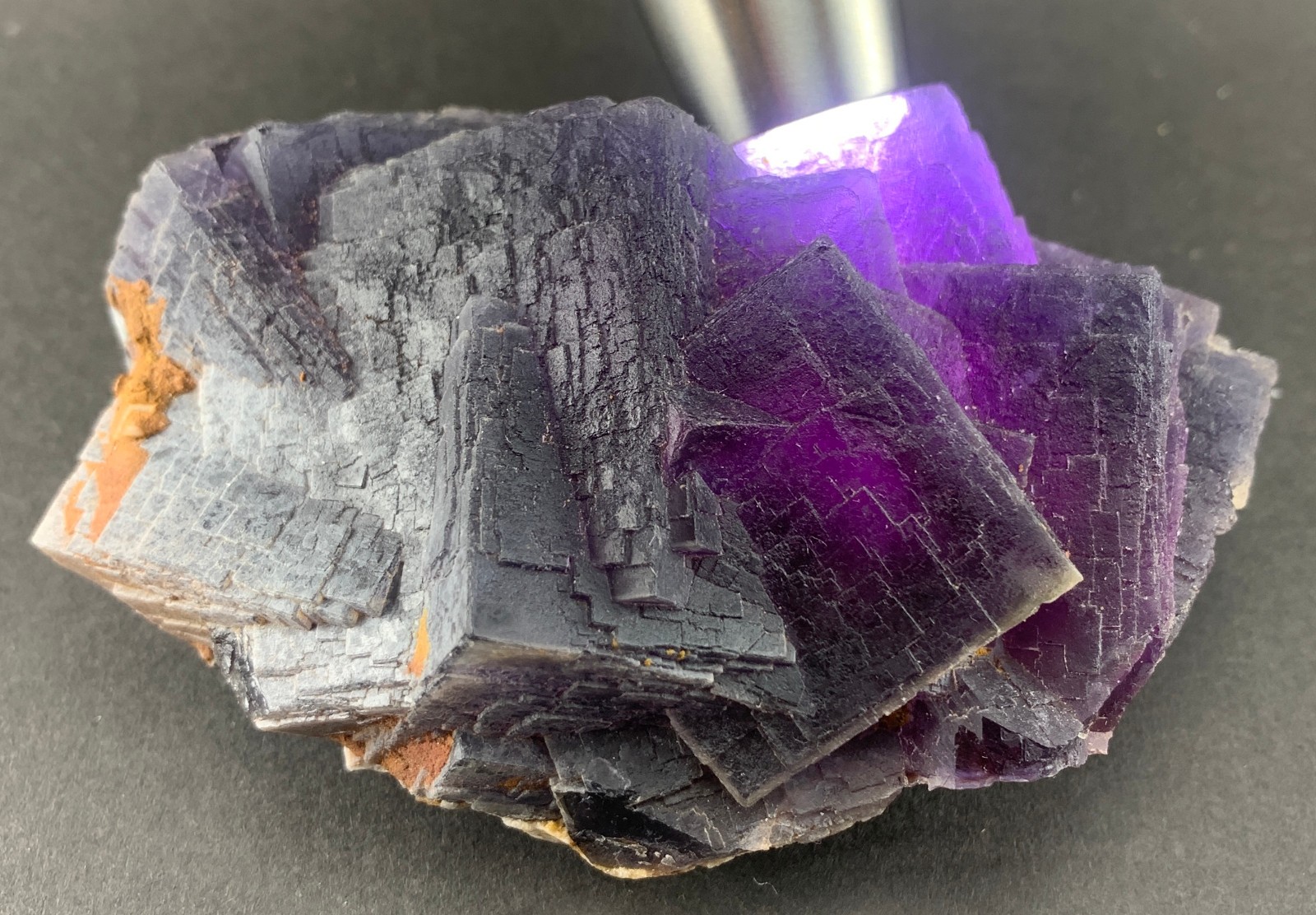 1.3LB NATURAL CUBIC UV REACTIVE FLUORITE CRYSTAL MINERAL SPECIMEN COLOR CHANGE.