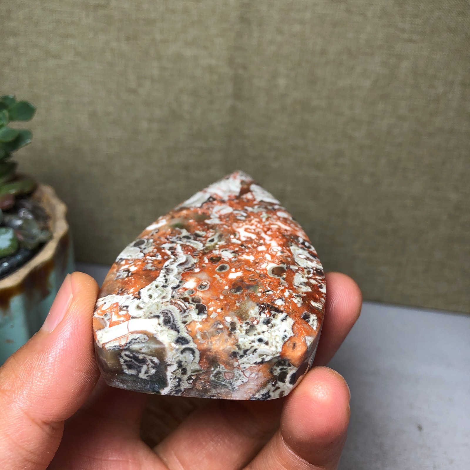 Natural l Indonesian Bloodstone agate point leaf Crystal specimens 105g A4924