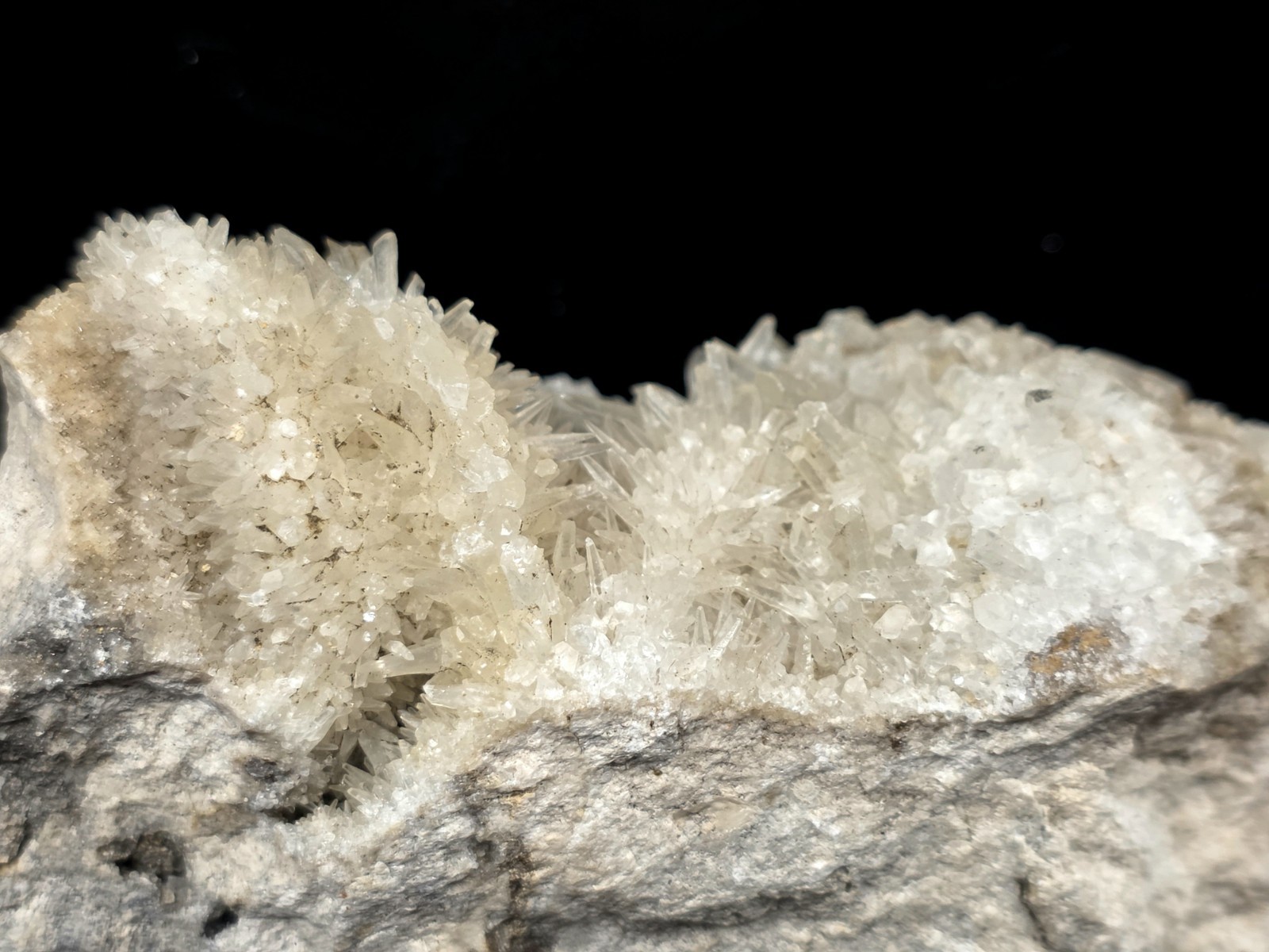 350g Vintage Florida UV Reactive Aragonite Needle Spray Crystal Specimen