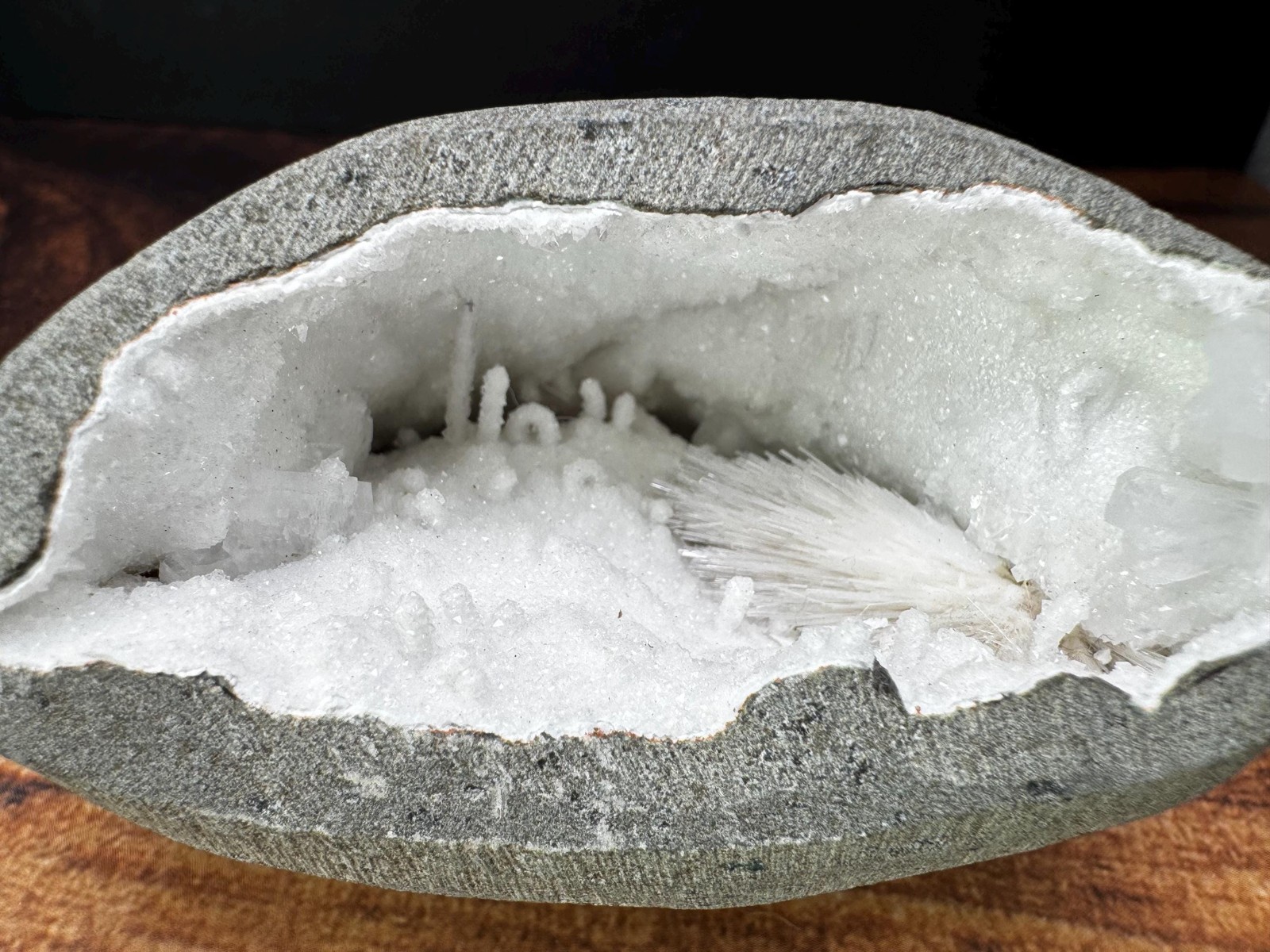 White Spray Scolecite geode from India – 358g