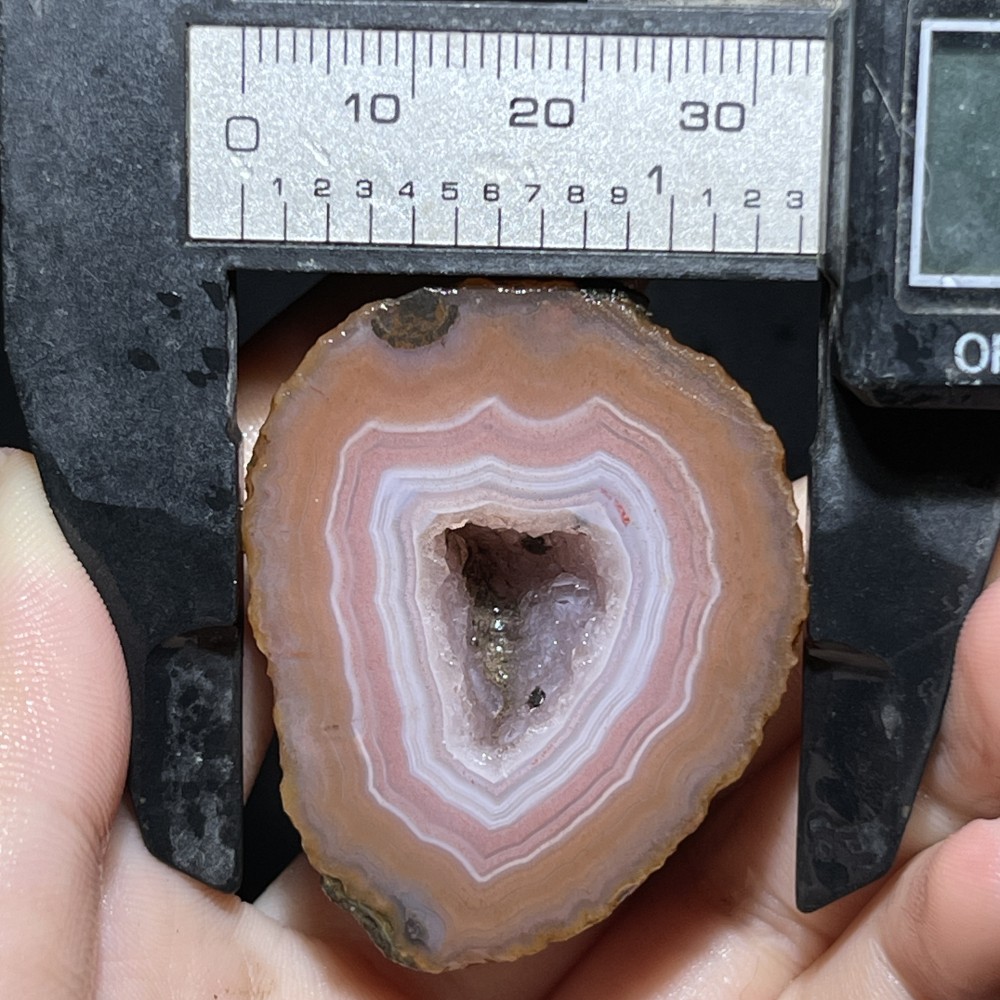 Half Rough Agate ore crystal Achat Nodule Chinese bloody battle Agate 39g D755