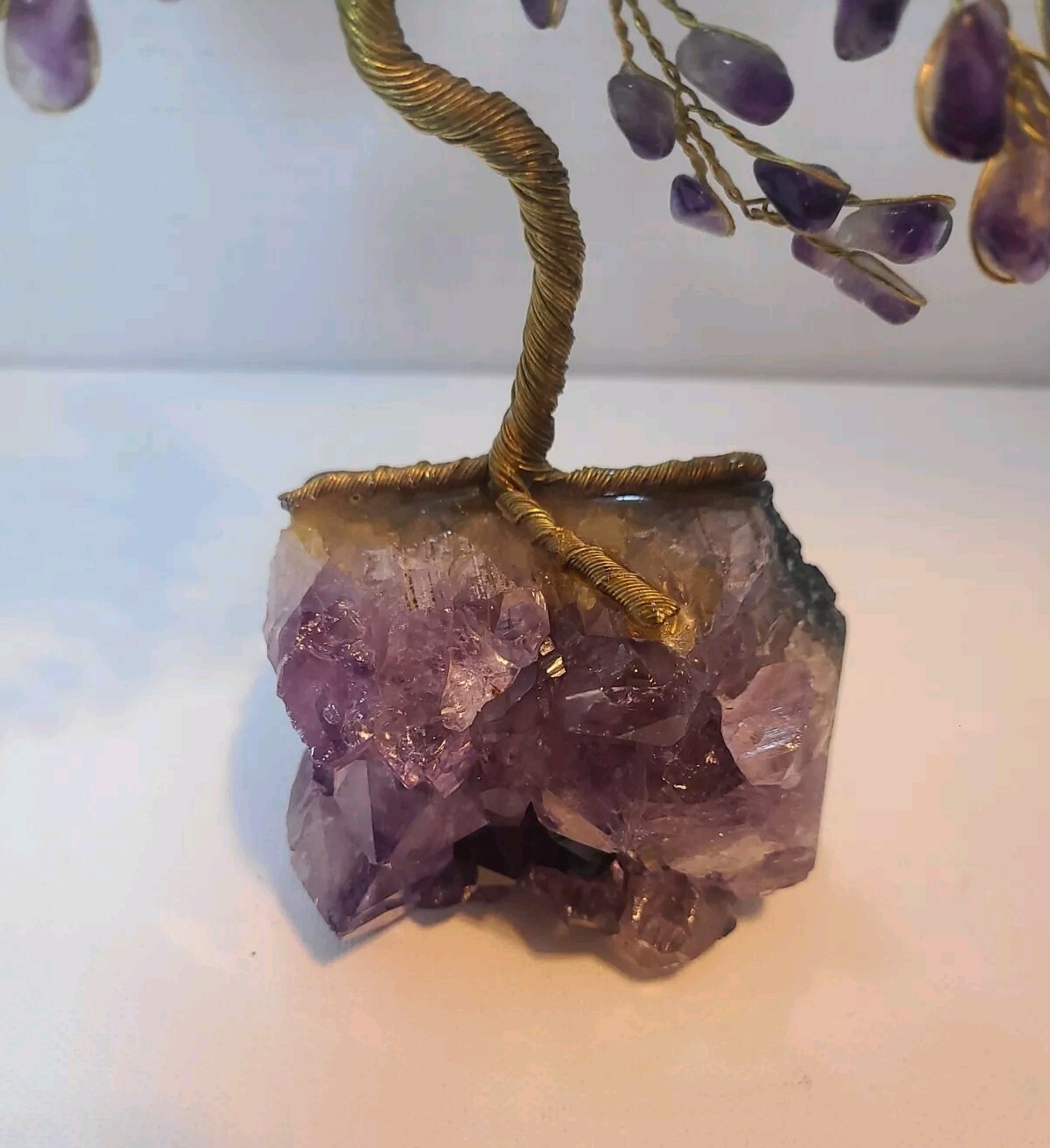 VTG 70s Amethyst Tumbled Crystal Leaves and Gem Base Brass Wire Art 10″