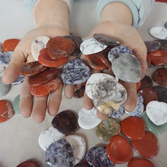 4.1LB 130Pcs Natural Quartz Crystal Jasper Love Heart Mixed Worry Stones Healing