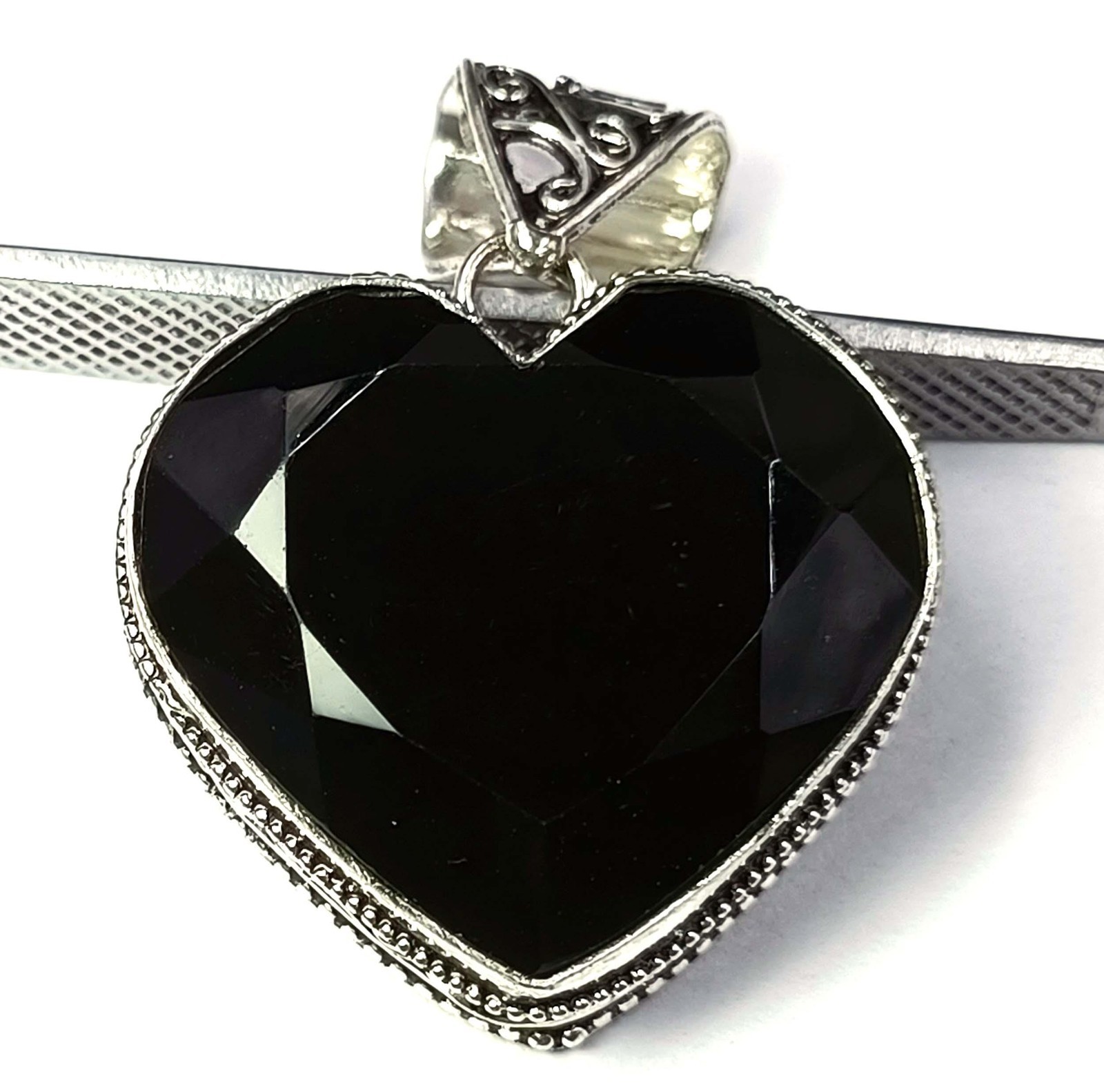 112.85 Ct Natural Black Sapphire Pendant Heart 925 Sterling Silver Chain 5ANI