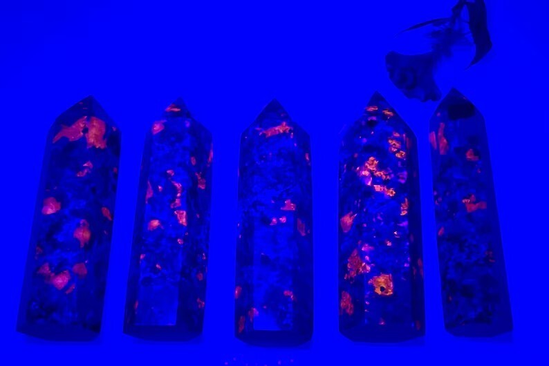 Yooperlite UV Fluorescent Glowing Crystal Tower Healing Crystal Rocks Decor Gift
