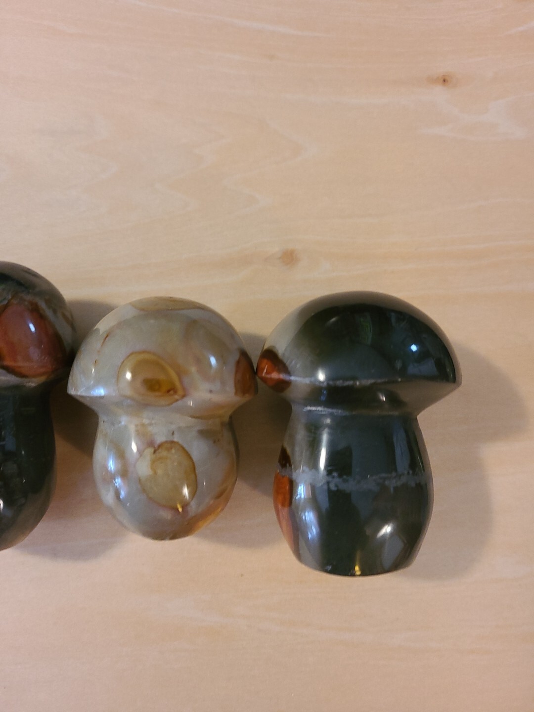 AMOYSTONE 4Pcs Natural Crystal Irregular Mushroom Shaped Madagascar Green Ocean