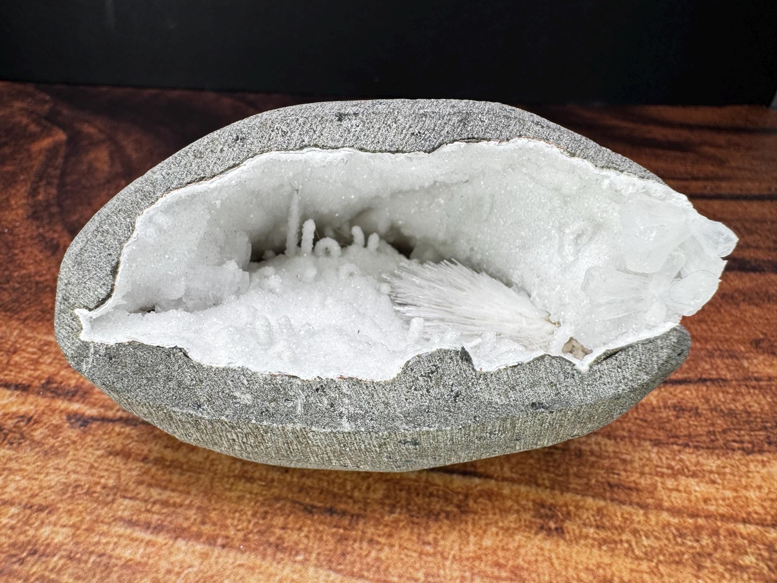 White Spray Scolecite geode from India – 358g