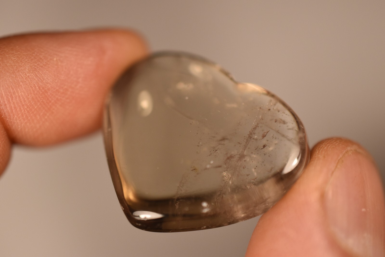 *SMOKEY QUARTZ* Heart 3.2cm 13.9g Carving Smoky Natural Flat Palm Stone