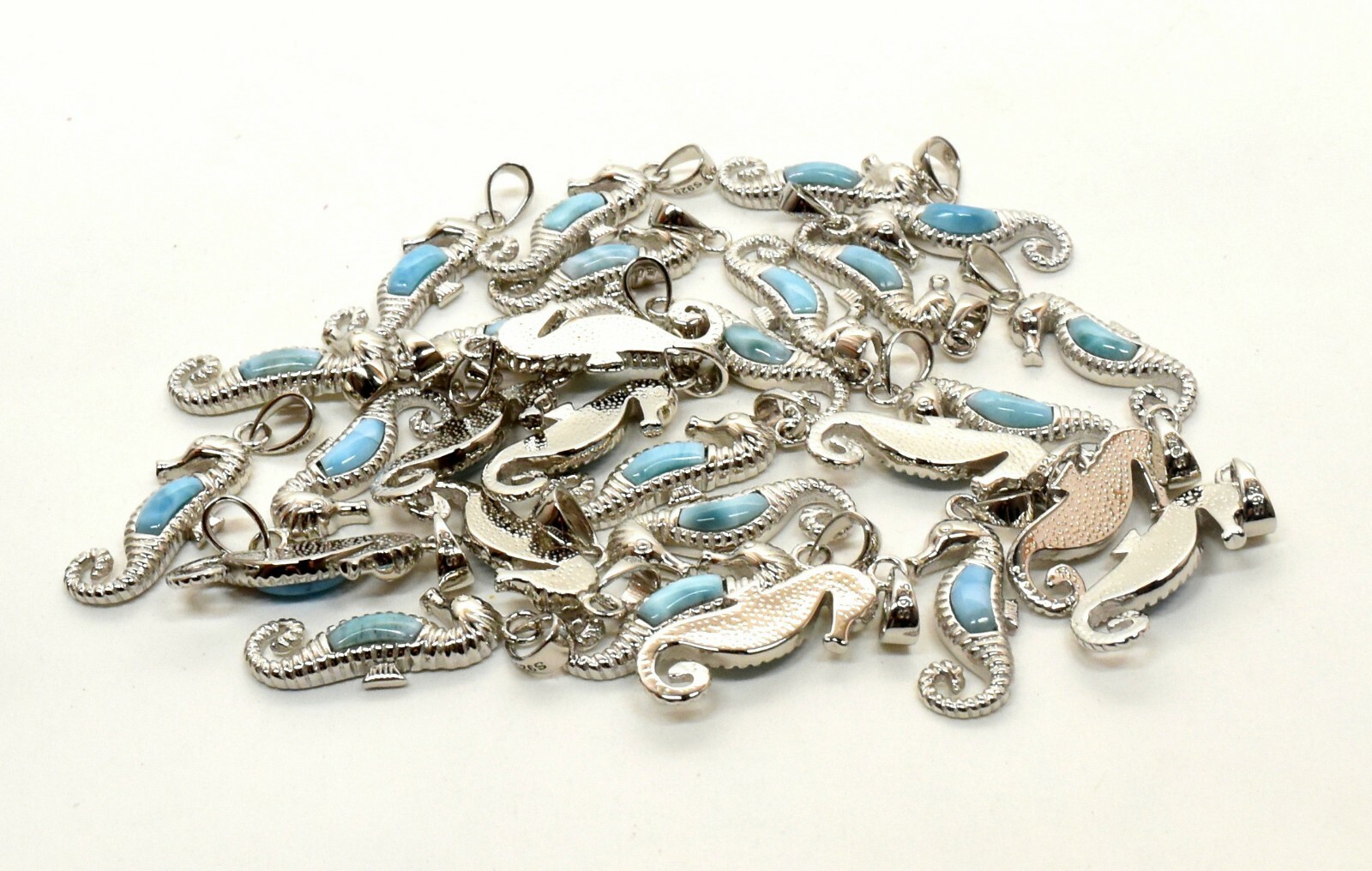 26mm Larimar Seahorse Pendant in Sterling Silver 925 + 18″ Silver Necklace Chain