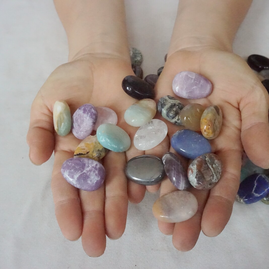 1Kg 100Pcs Natural Quartz Crystal Jasper Water Drop Diverse Rock Tumbled Healing