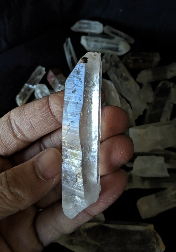 100 grams (4-6 pieces) Damaged Quartz Points Natural (mixed sizes)